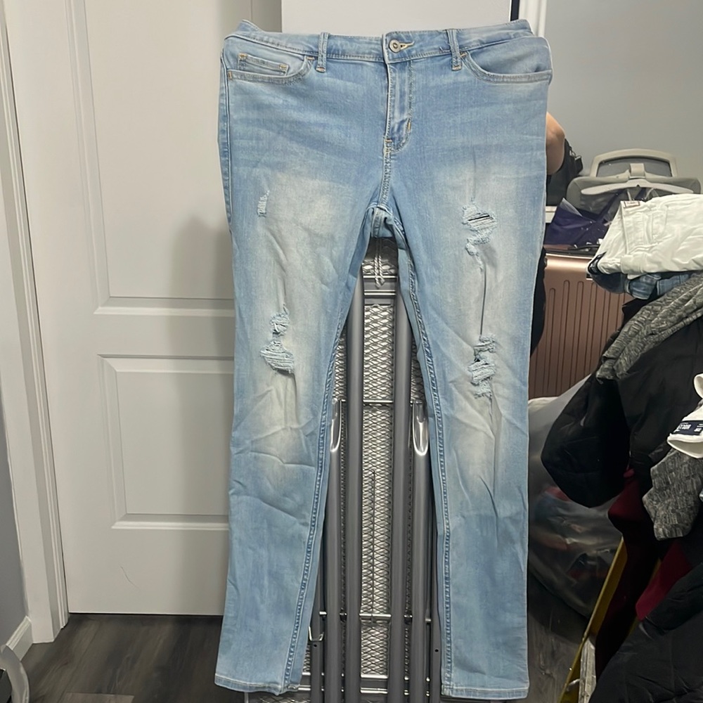 Hollister low rise diluted skinny jeans 11R